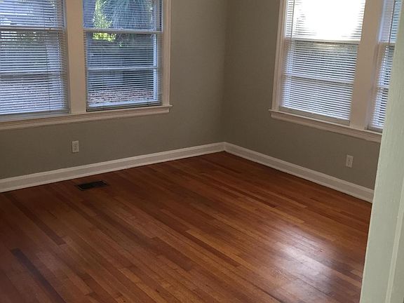 5th image of 2350 Oak St APT 2