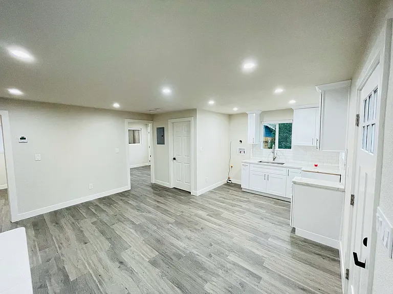 823 Golf Club Cir — Photo 17