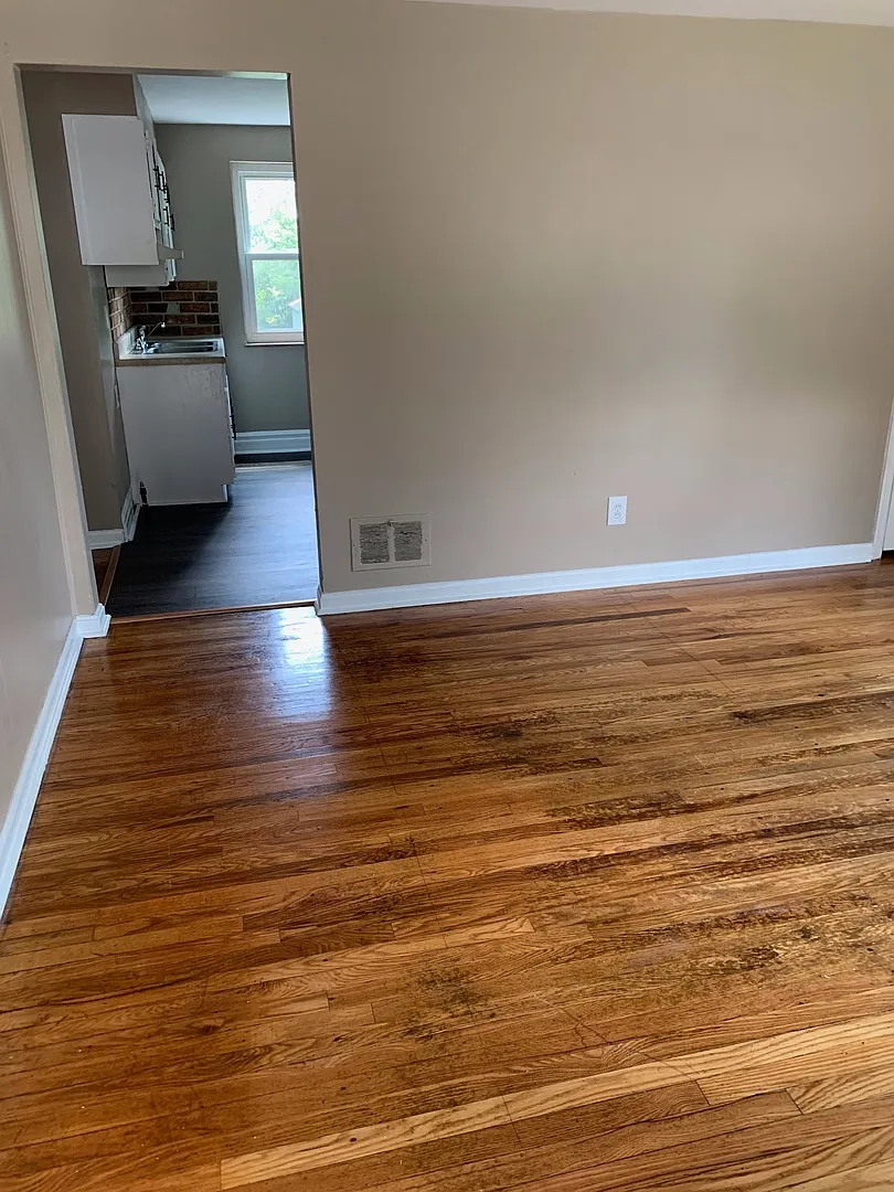 Three Bedroom Ranch on a large wooded lot — Photo 4