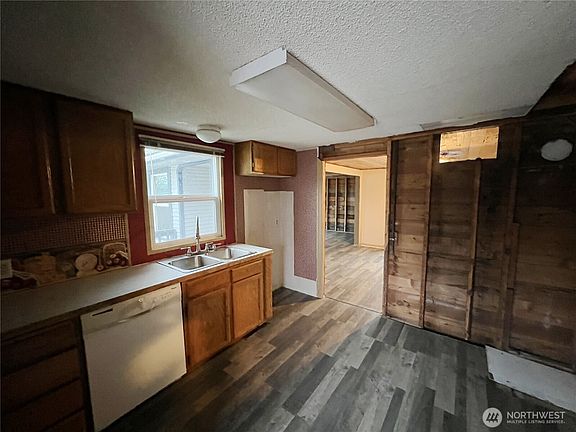 3rd image of 744 Saddlerock Drive