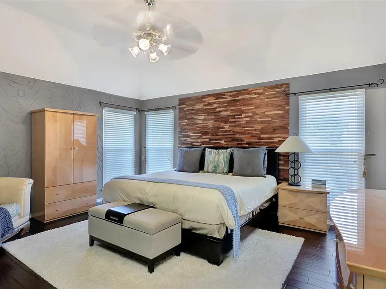 9816 Max Ln — Photo 19