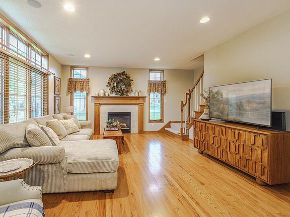3rd image of 13563 Foxberry Rd