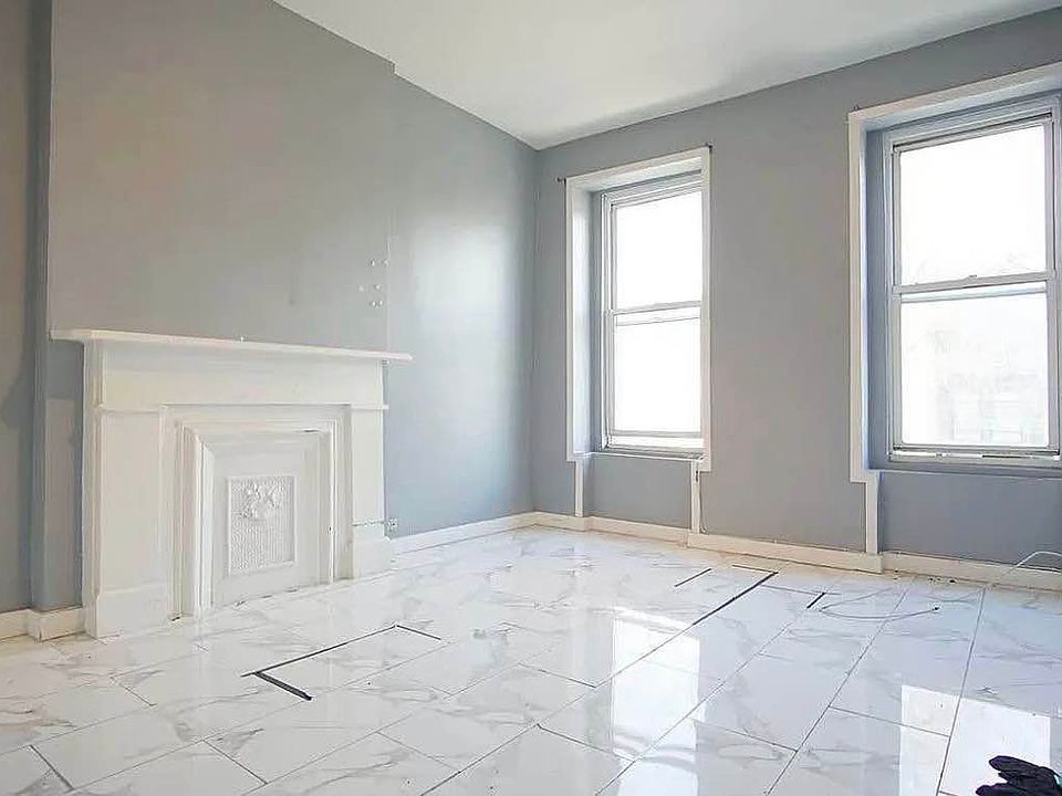 1st image of 914 Gates Ave #1C