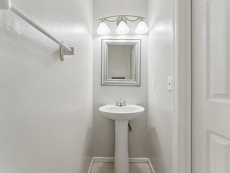 535 Verbena Ct — Photo 12