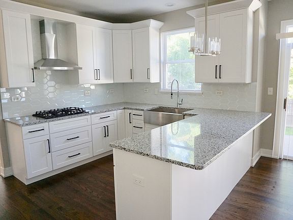 5th image of 2808 Discovery Dr