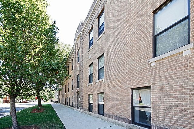 1st image of 1856 N Sawyer Ave #104