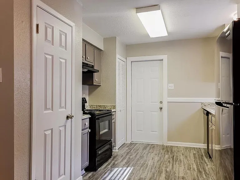 16738 Barcelona Dr — Photo 3