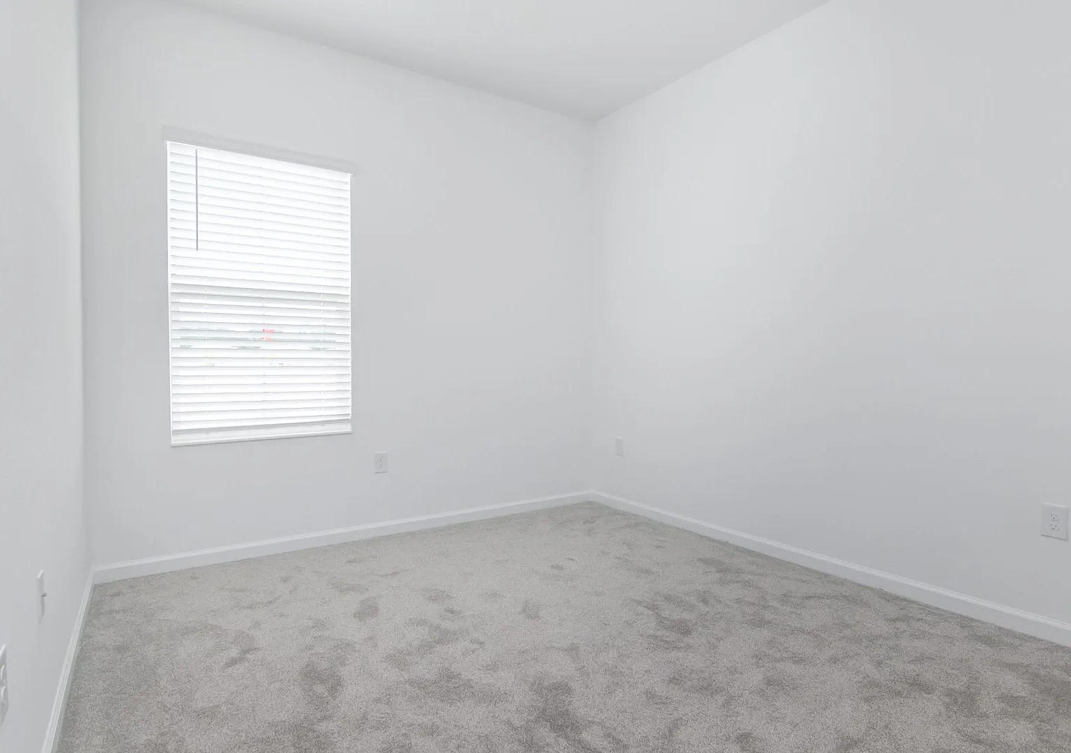 6 bed, 3.0 bath, 2634 sqft, $2,400 — Photo 4