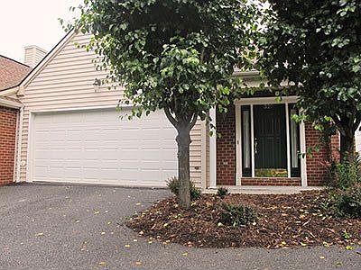 1st image of 320 Pin Oak Dr