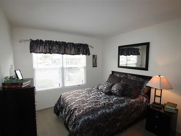 Eaglerock Village Apartments — Photo 35