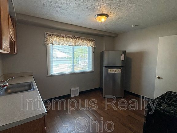 4th image of 4106 E 153rd St