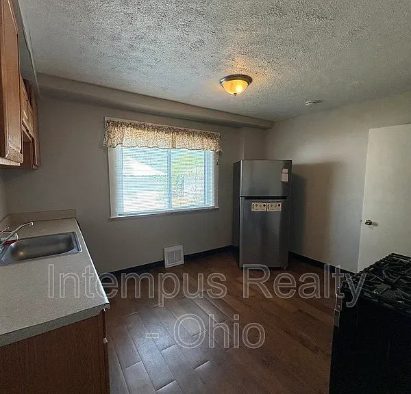 4106 E 153rd St — Photo 4