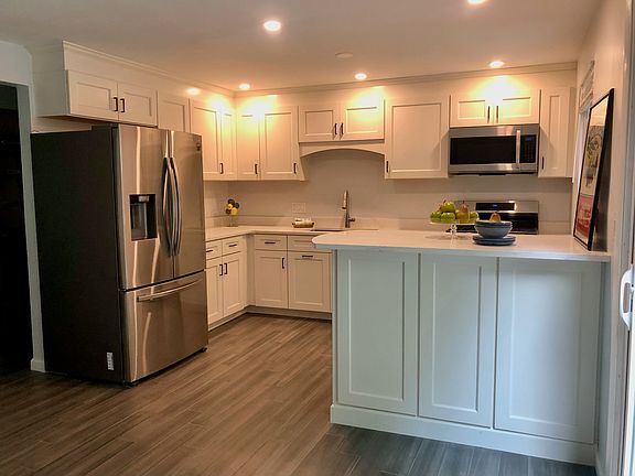 5th image of 33 Conestoga Way