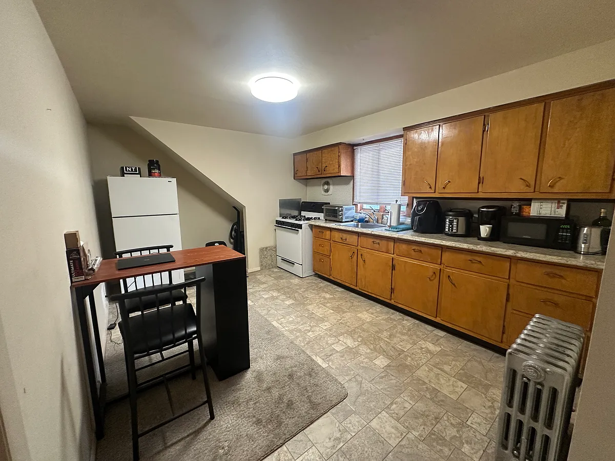 Building Photo - 63 Wolfle St #2