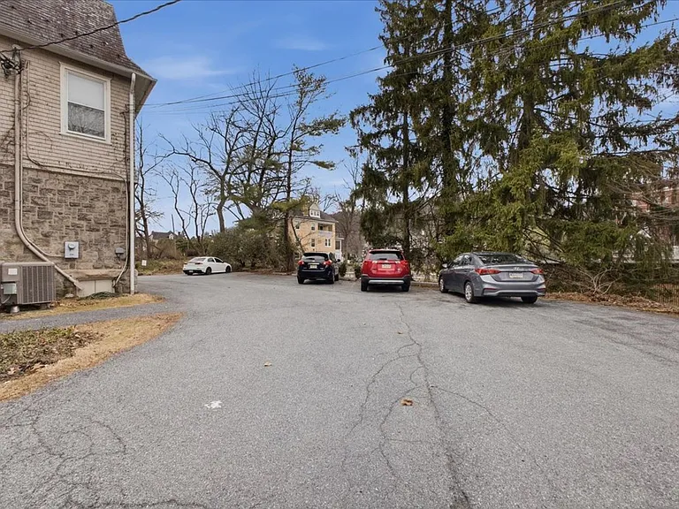 825 Delaware Ave — Photo 4