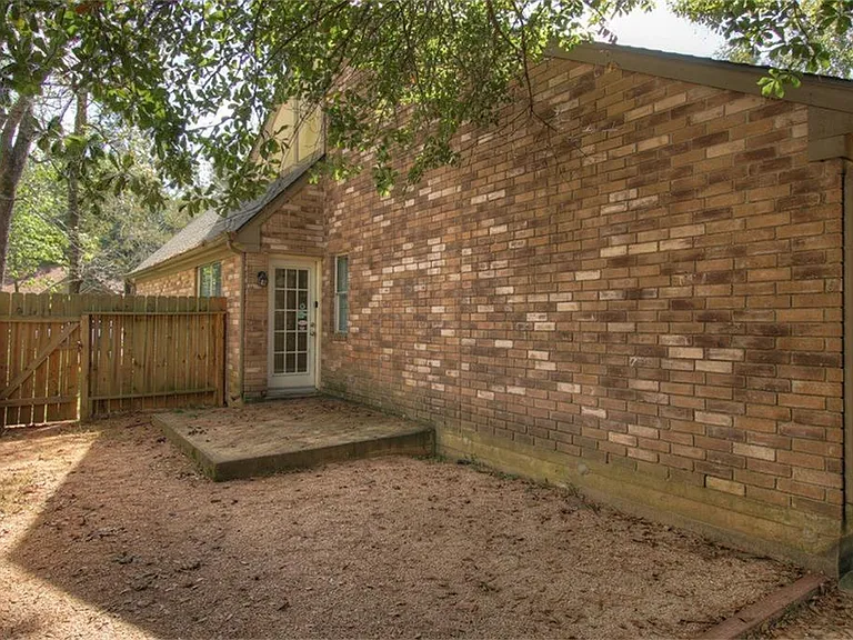 11 Cottage Grove Pl — Photo 32