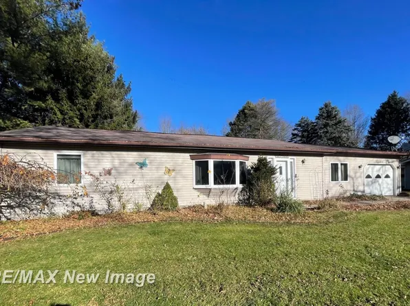 11880 Lakefield Rd, Saint Charles, MI 48655