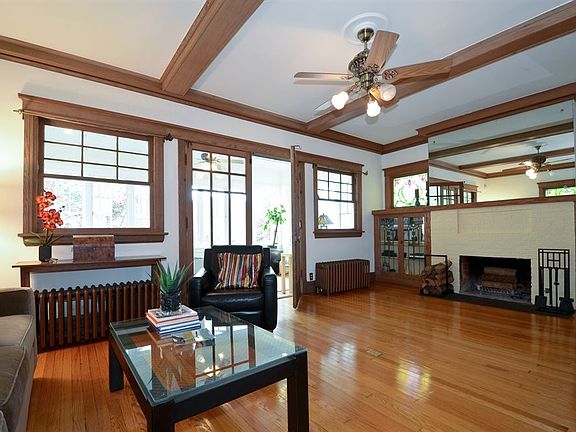 3rd image of 7516 N Rogers Ave
