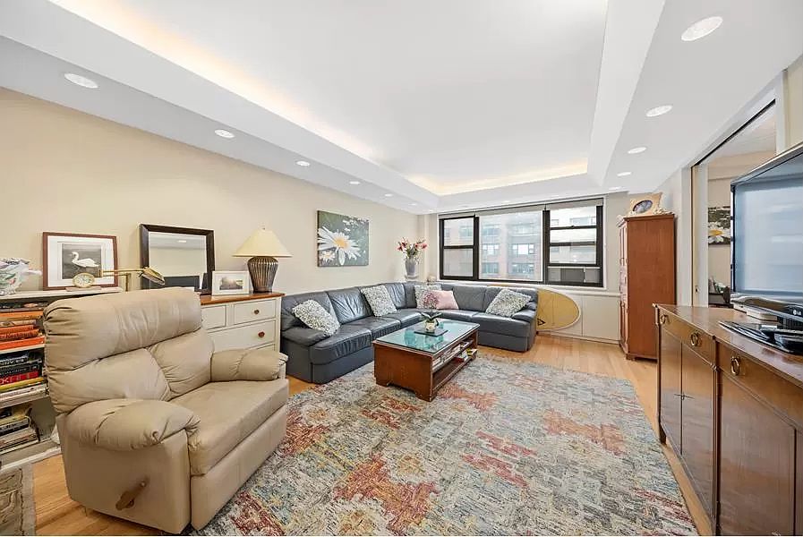 1st image of 425 E 79th St APT 2J