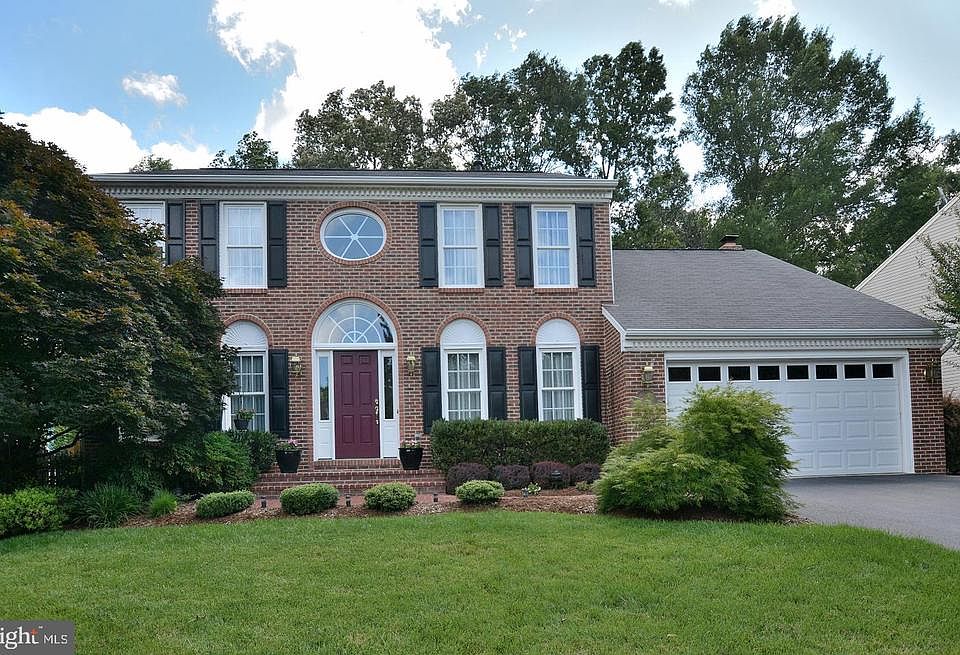 1st image of 4921 Edge Rock Dr