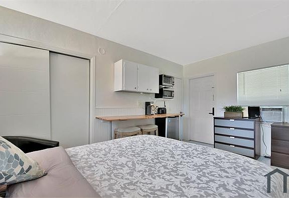 2nd image of 250 SE Park St APT 2