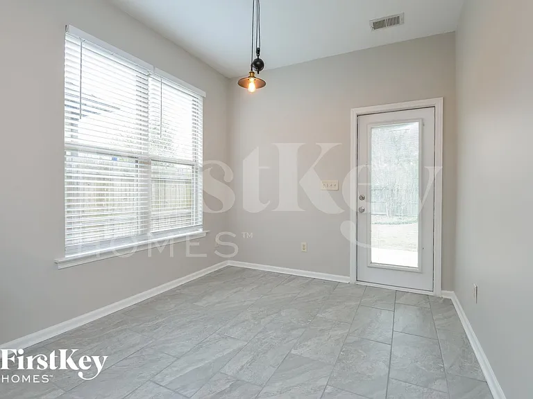 2127 Spaulding Pl — Photo 5