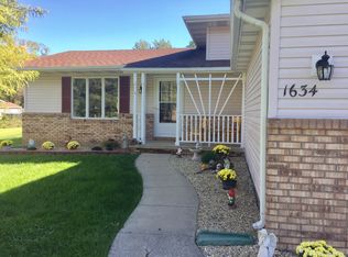 1634 Deer Valley Rd, Crown Point, IN 46307