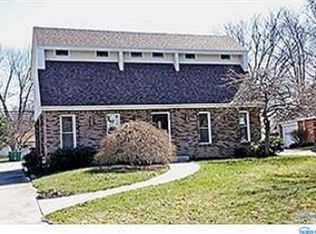 422 Forest Dr, Rossford, OH