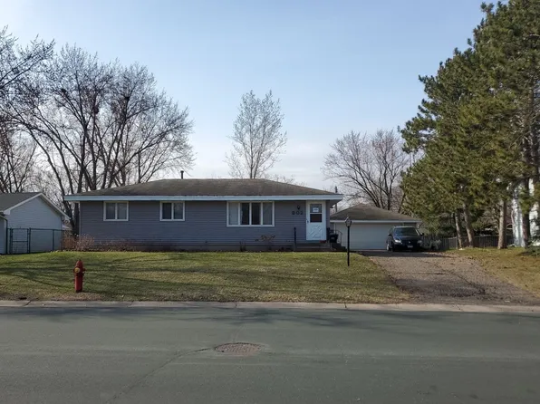 902 Sunny Ln, Anoka, MN 55303