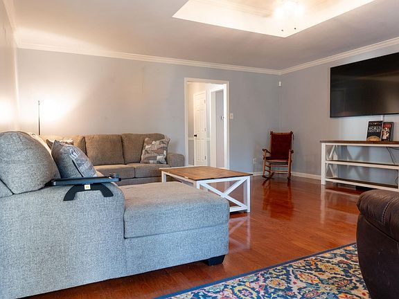 4th image of 101 Cedarwood Dr