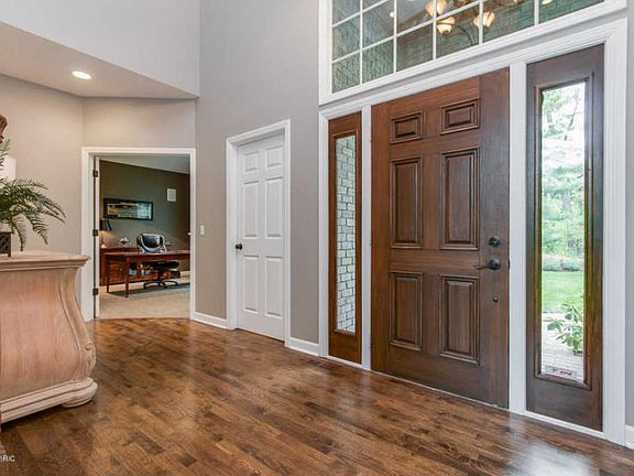 3rd image of 4840 Summeridge Ct NE