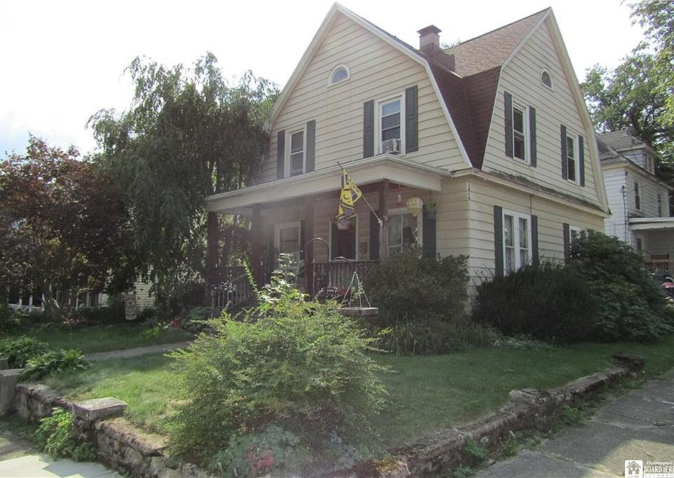 1st image of 121 Bowen St