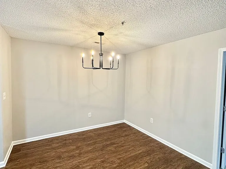 Lakeview Apartments — Photo 3