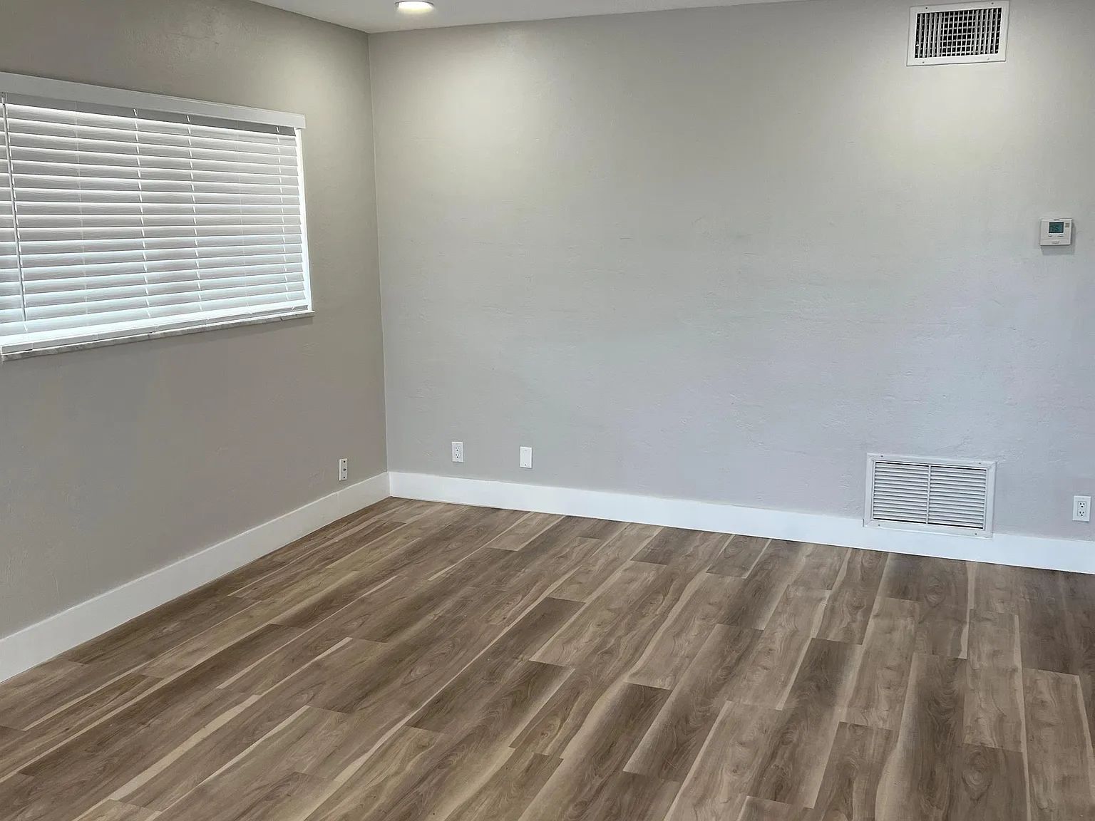 530 Ne 20th St - 1a — Photo 3