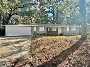 132 Glenside Dr, Jackson, MS 39211