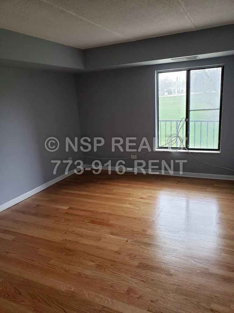 N Quentin Rd, Palatine — Photo 2