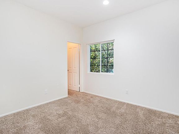 3rd image of 26812 Rodeo Ct