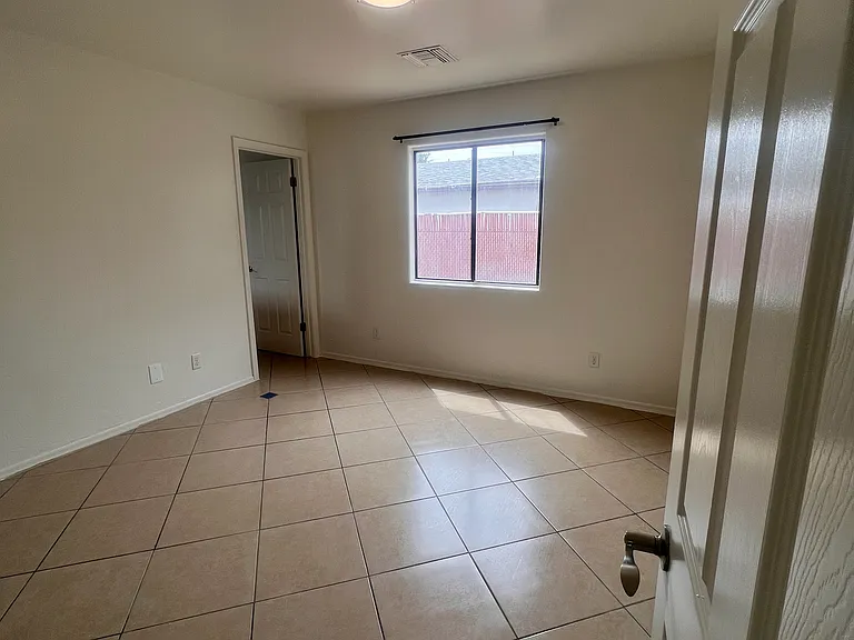 3925 E Blacklidge Dr #4 — Photo 7