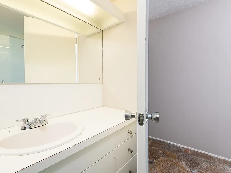 1740 Melrose Ave #502 — Photo 16