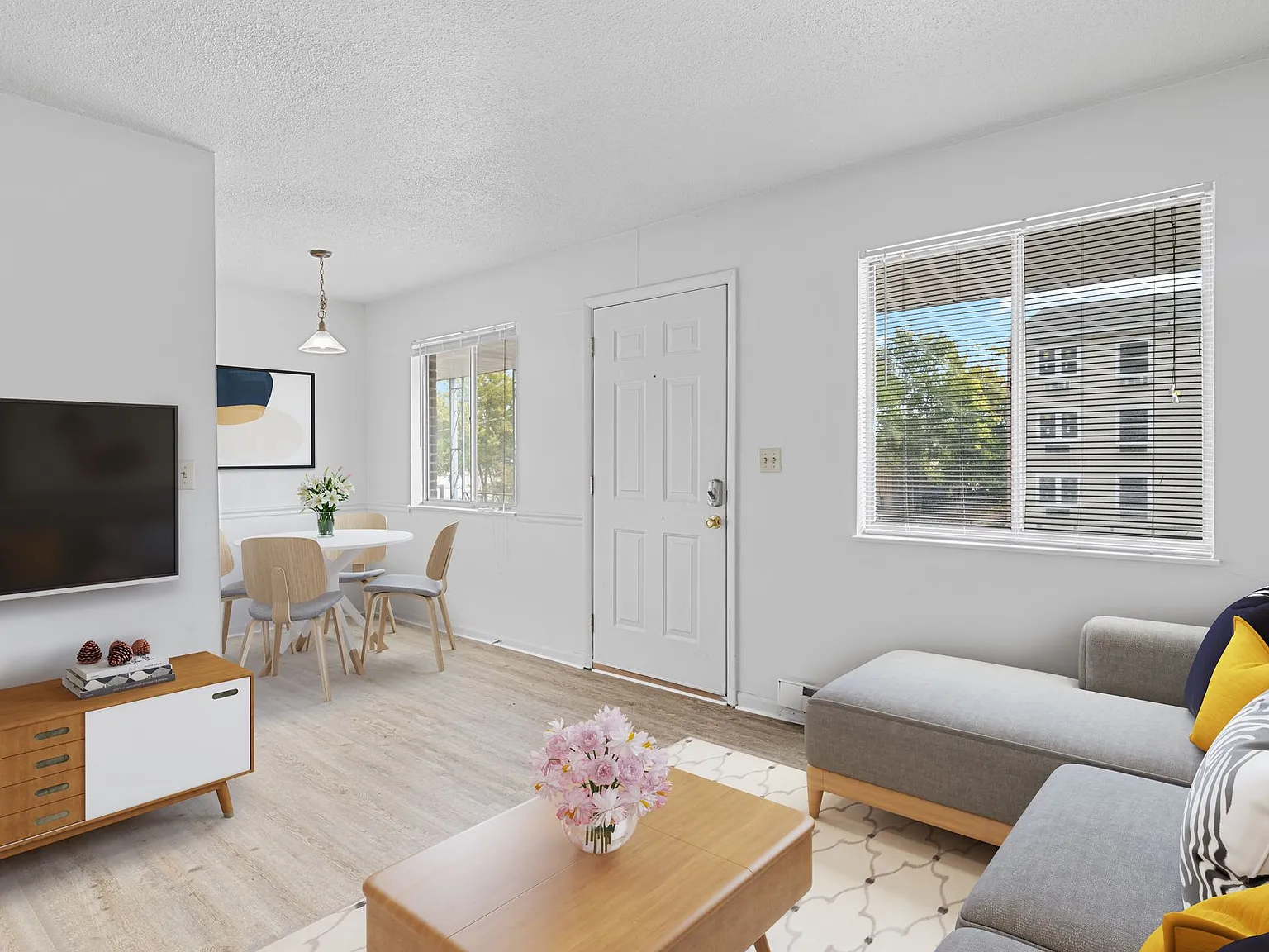 University Apartments — Photo 4