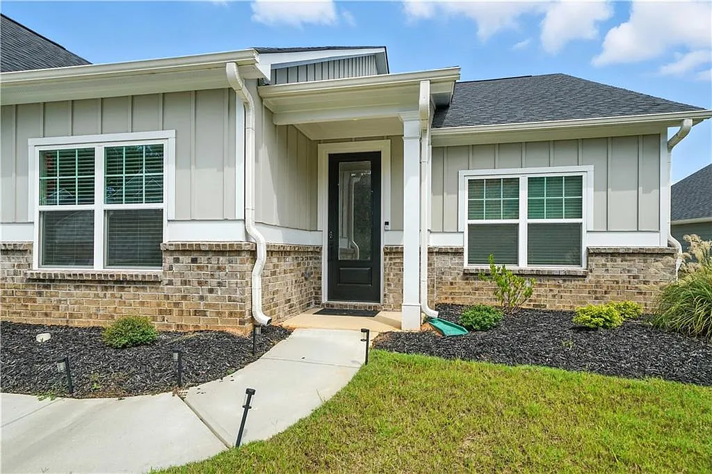 4 bed, 2.0 bath, 2130 sqft, $3,000 — Photo 3