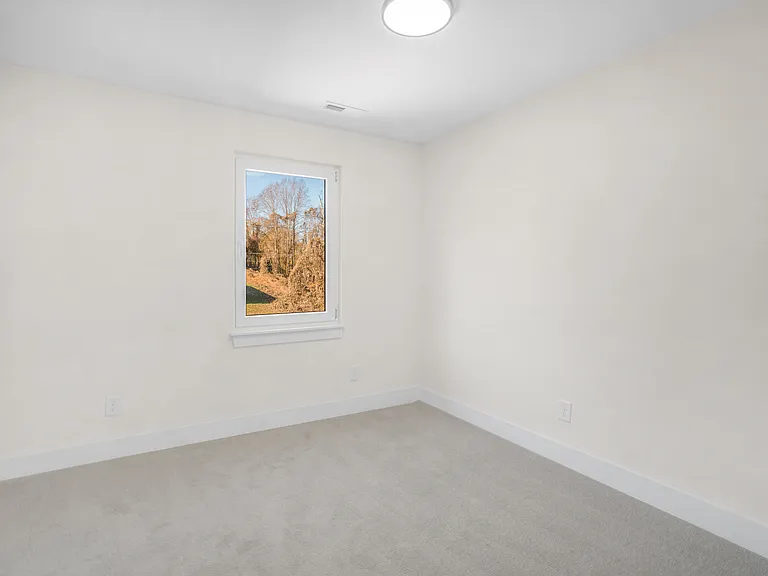 303 S 2nd Ave — Photo 7