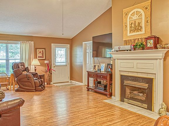 4th image of 314 Carriage Dr