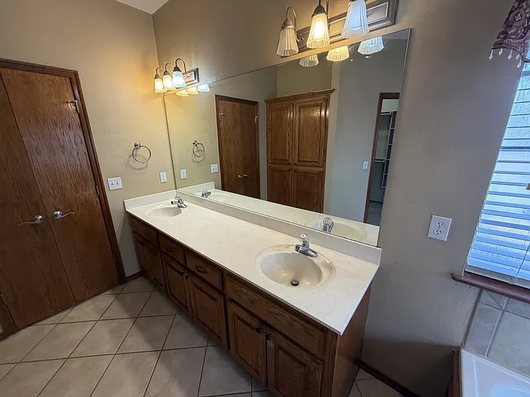 608 N Cherokee Way — Photo 18