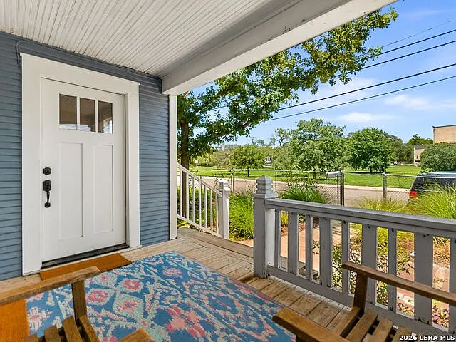 2213 N Flores St — Photo 37