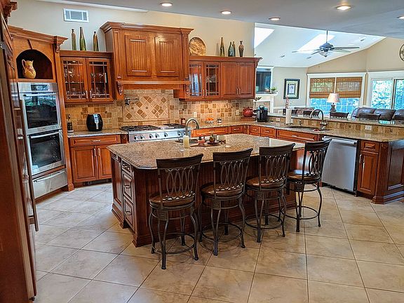3rd image of 515 Bernita Dr
