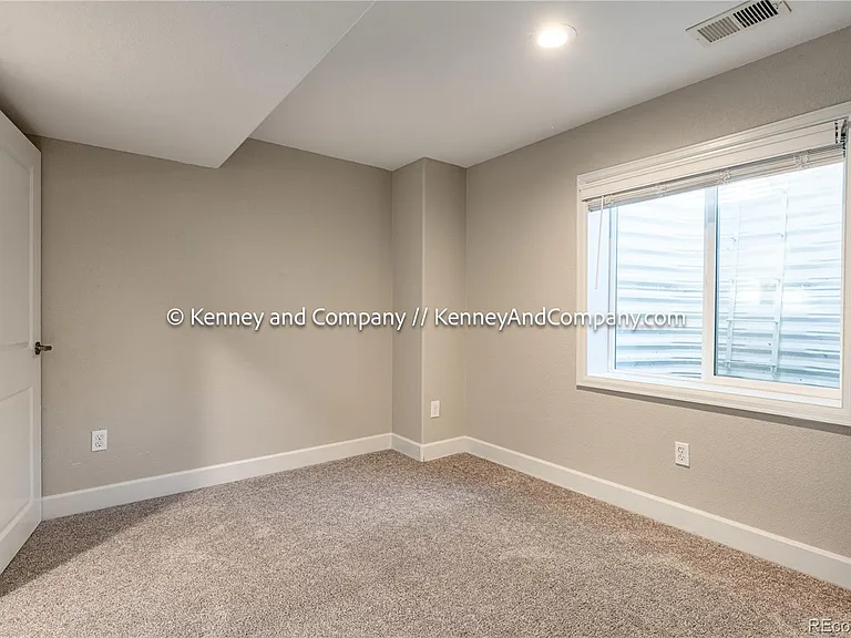 875 S Lindsey St — Photo 15