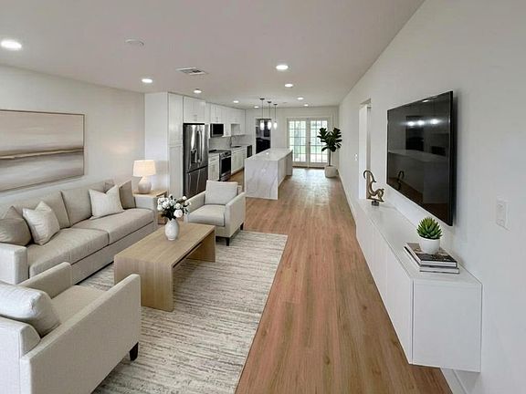 2nd image of 3902 Harwood Street