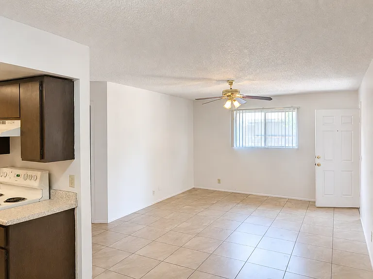 2931 E Beck Ln — Photo 2