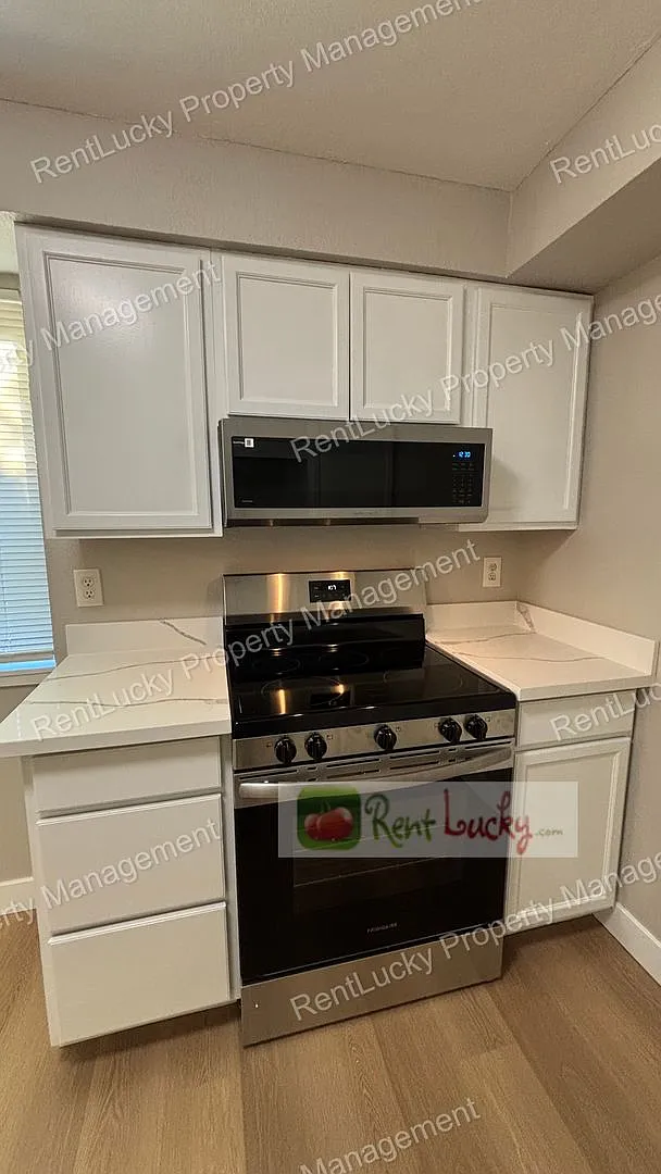 Garrett - 218 Pacific — Photo 4